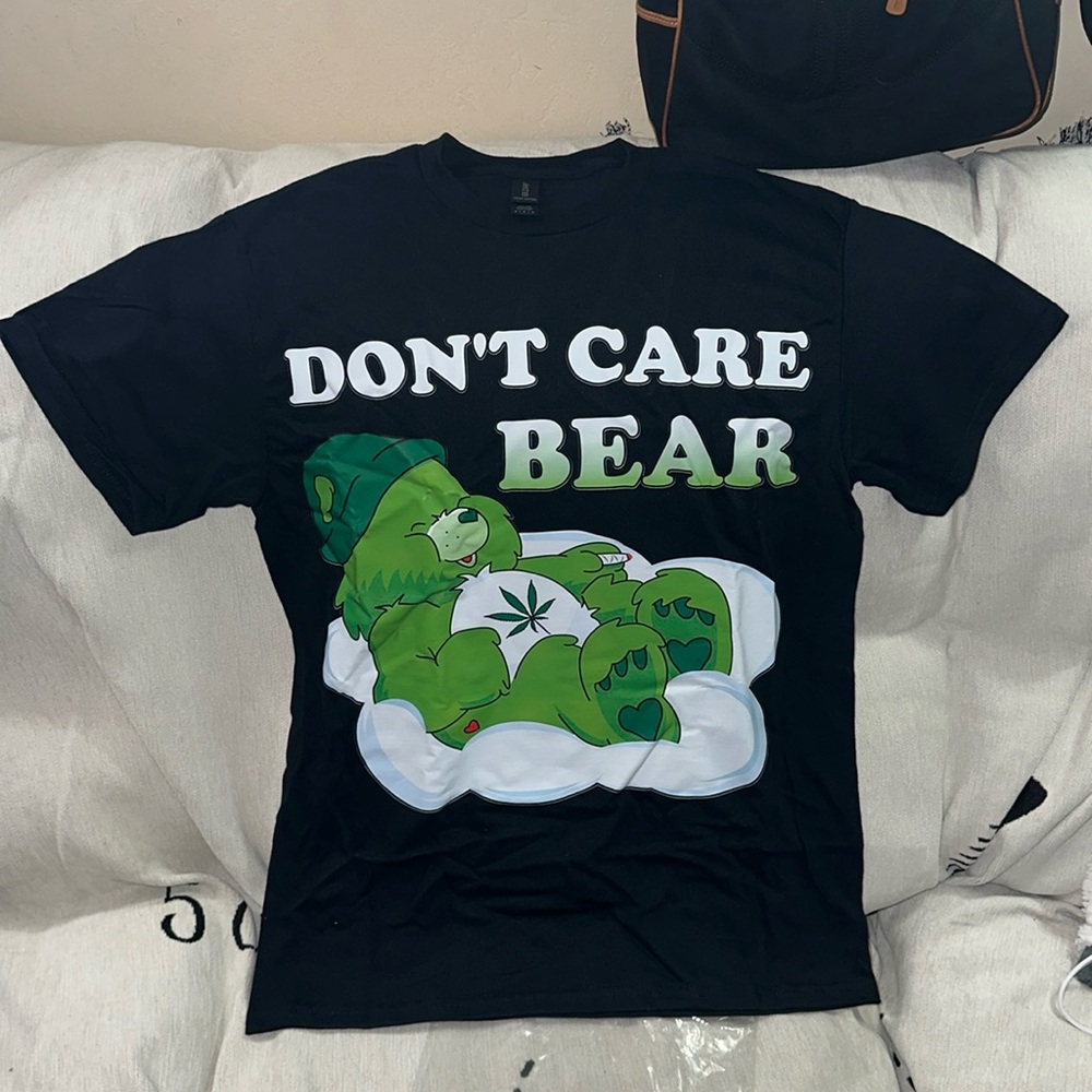 Gildan medium heavy cotton Don’t Care Bear 🐻 short sleeved shirt New